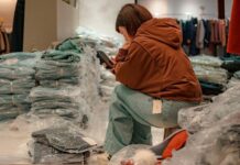 Wholesale Distribution in Fashion: AI and Key Trends wholesale distribution in fashion