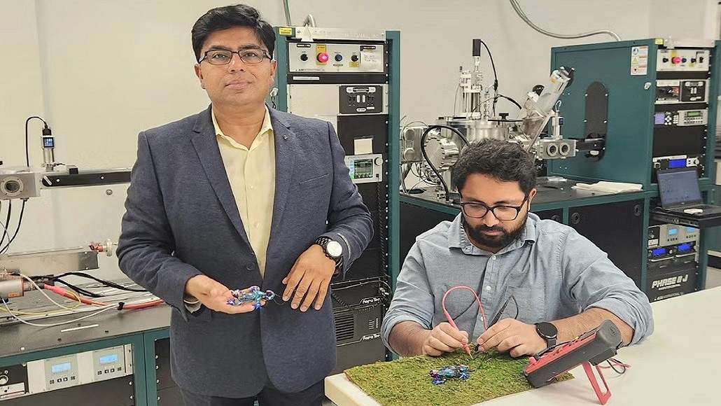 Dynamic color changing material