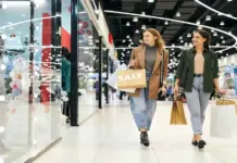 UK Consumer Confidence Falls for Third Consecutive Month as Inflation Climbs to 3.5% UK Shoppers